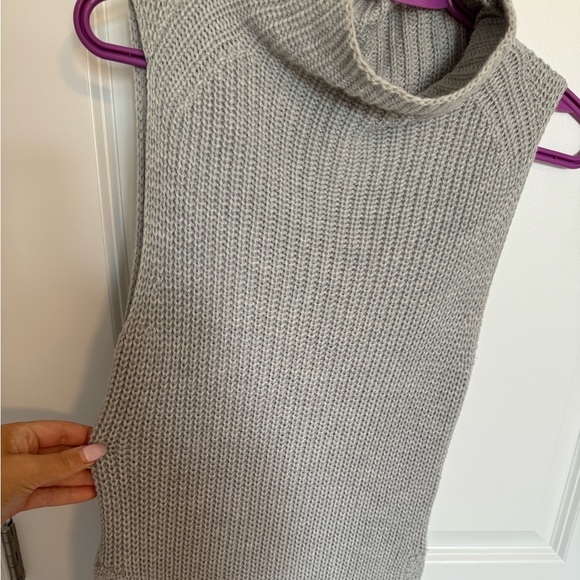 Wilfred Aritzia Sleeveless Merino Wool Knit Sweater - Picture 4 of 8